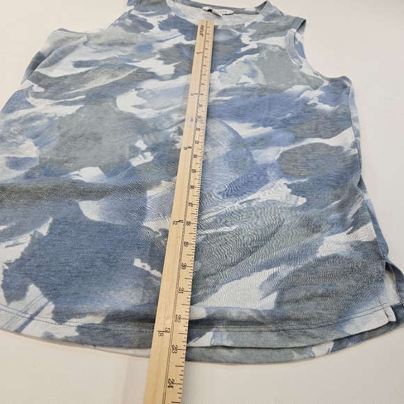 Athleta Breezy Tank Size Large Blue White Gray abstract or camouflage pattern. - Picture 3 of 8